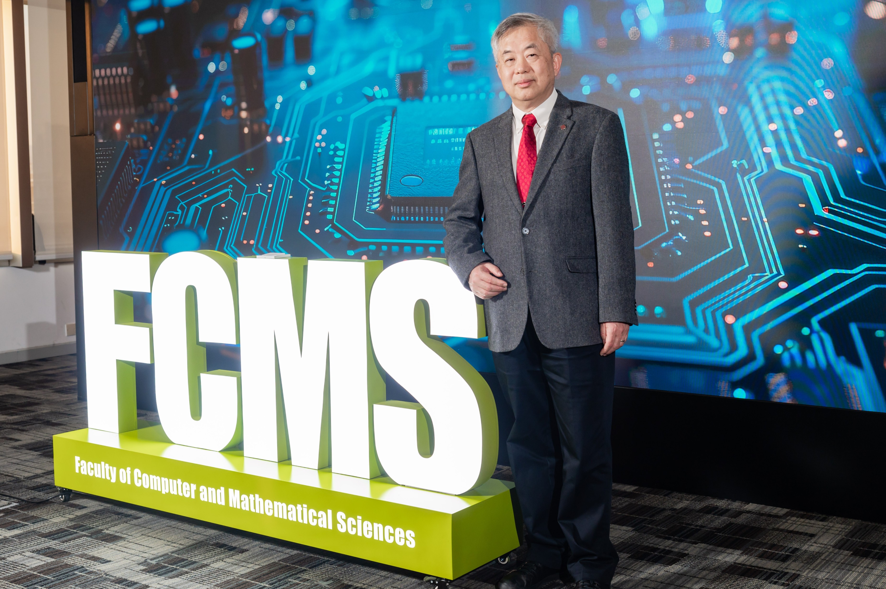 A research team led by Prof. Changwen Chen, Interim Dean of the PolyU Faculty of Computer and Mathematical Sciences and Chair Professor of Visual Computing, has developed a novel video-language agent VideoMind that allows AI models to perform long video reasoning and question-answering tasks by emulating humans’ way of thinking. The VideoMind framework incorporates an innovative Chain-of-LoRA strategy to reduce the demand for computational resources and power, advancing the application of generative AI in video analysis.
